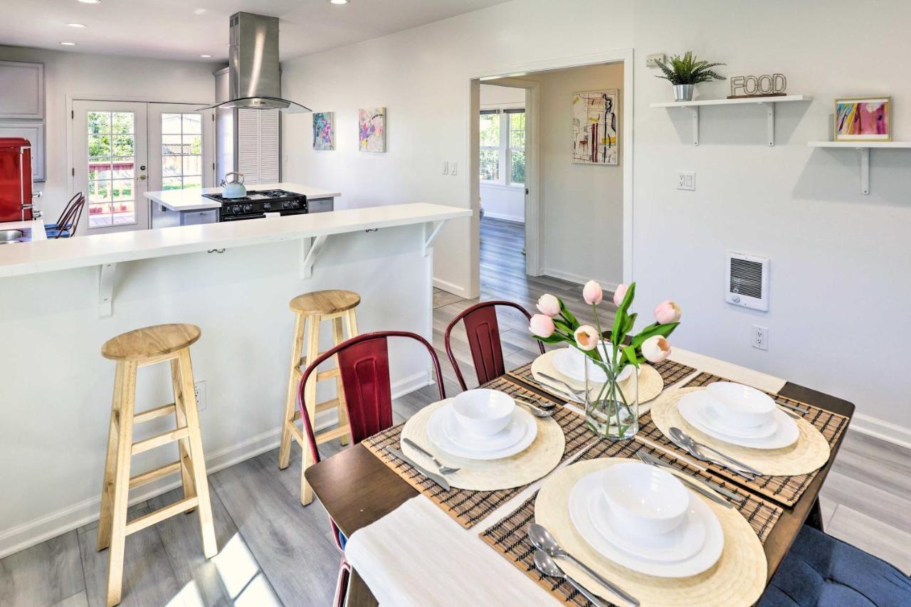 Hip And Prismatic La Gem With Curated Art Gallery Holiday home